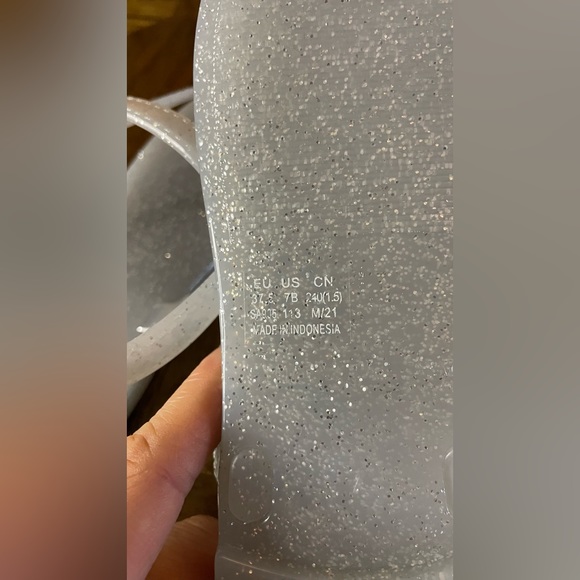 Sold NEW! STUART WEITZMAN JELLY T STRAP SANDAL SIZE 7.5 - Picture 8 of 13